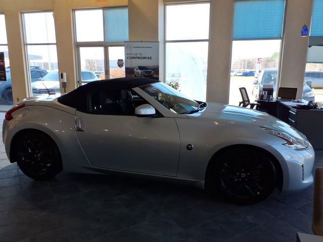 Certified 2017 Nissan 370Z Base 2D Convertible image 2