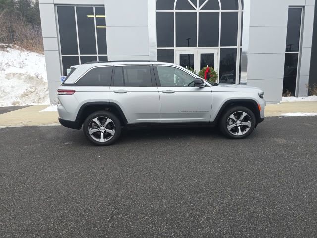 Certified 2024 Jeep Grand Cherokee Limited w/ Luxury Tech Group II AWD/4WD image 7