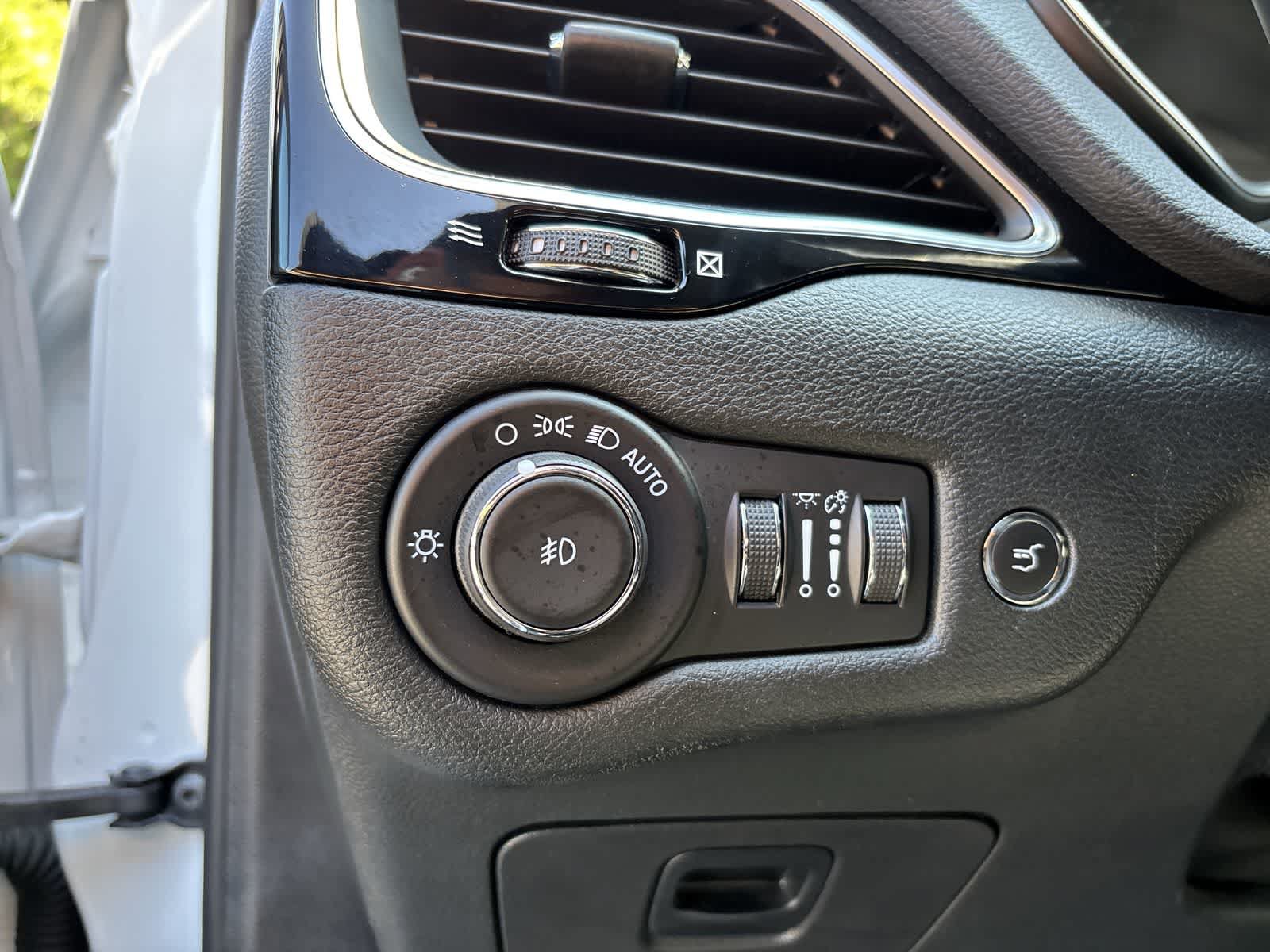 Certified 2023 Jeep Cherokee Altitude Lux AWD/4WD image 10