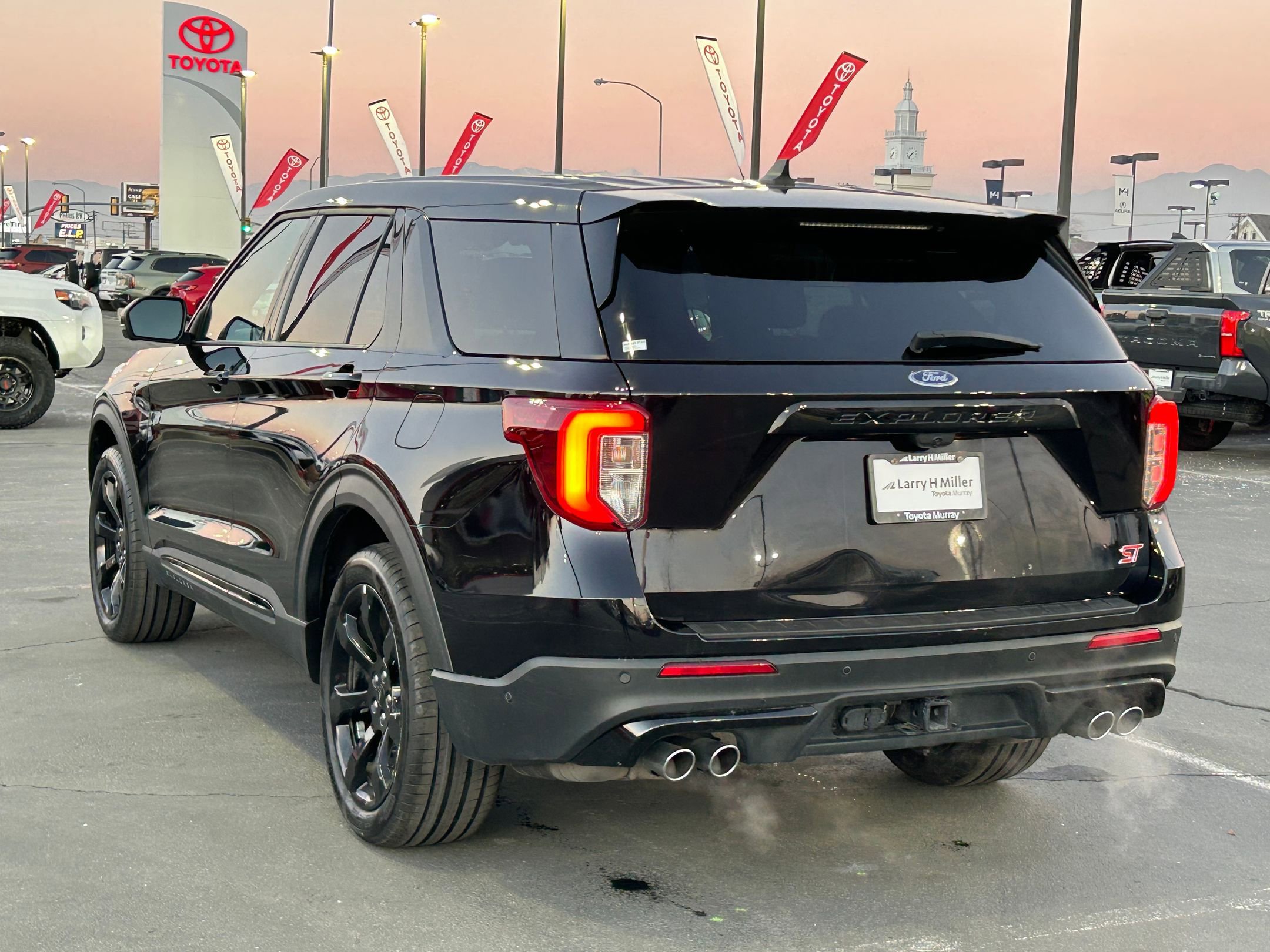 Used 2022 Ford Explorer ST w/ Equipment Group 401A image 3