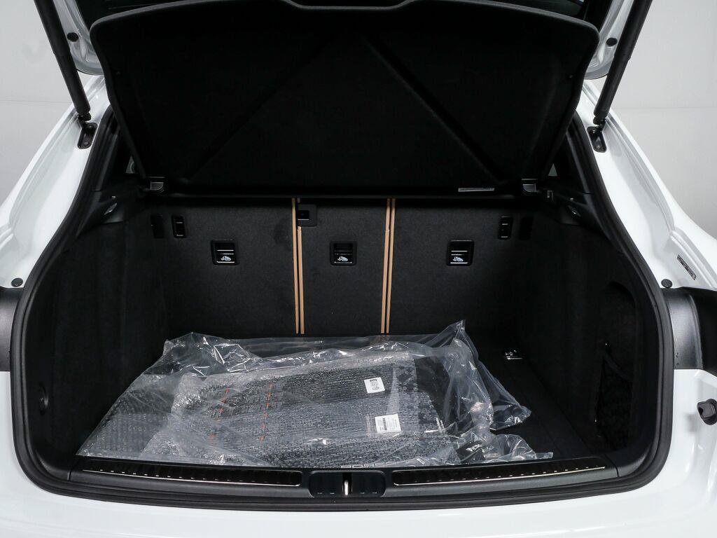 Certified 2026 Porsche Macan Turbo AWD/4WD image 31