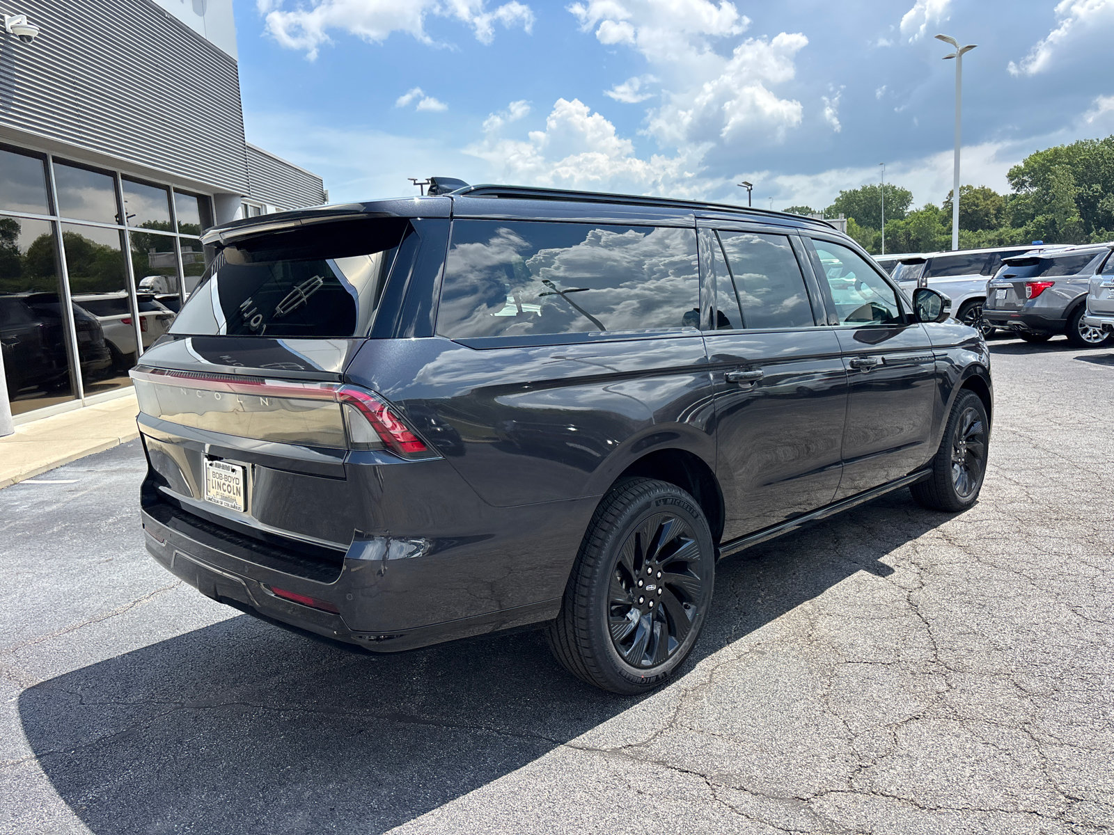New 2027 Lincoln Navigator L Reserve w/ Jet Appearance Package AWD/4WD image 7