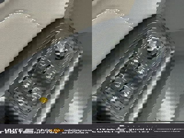 Used 2021 Volkswagen Atlas Cross Sport SE image 28