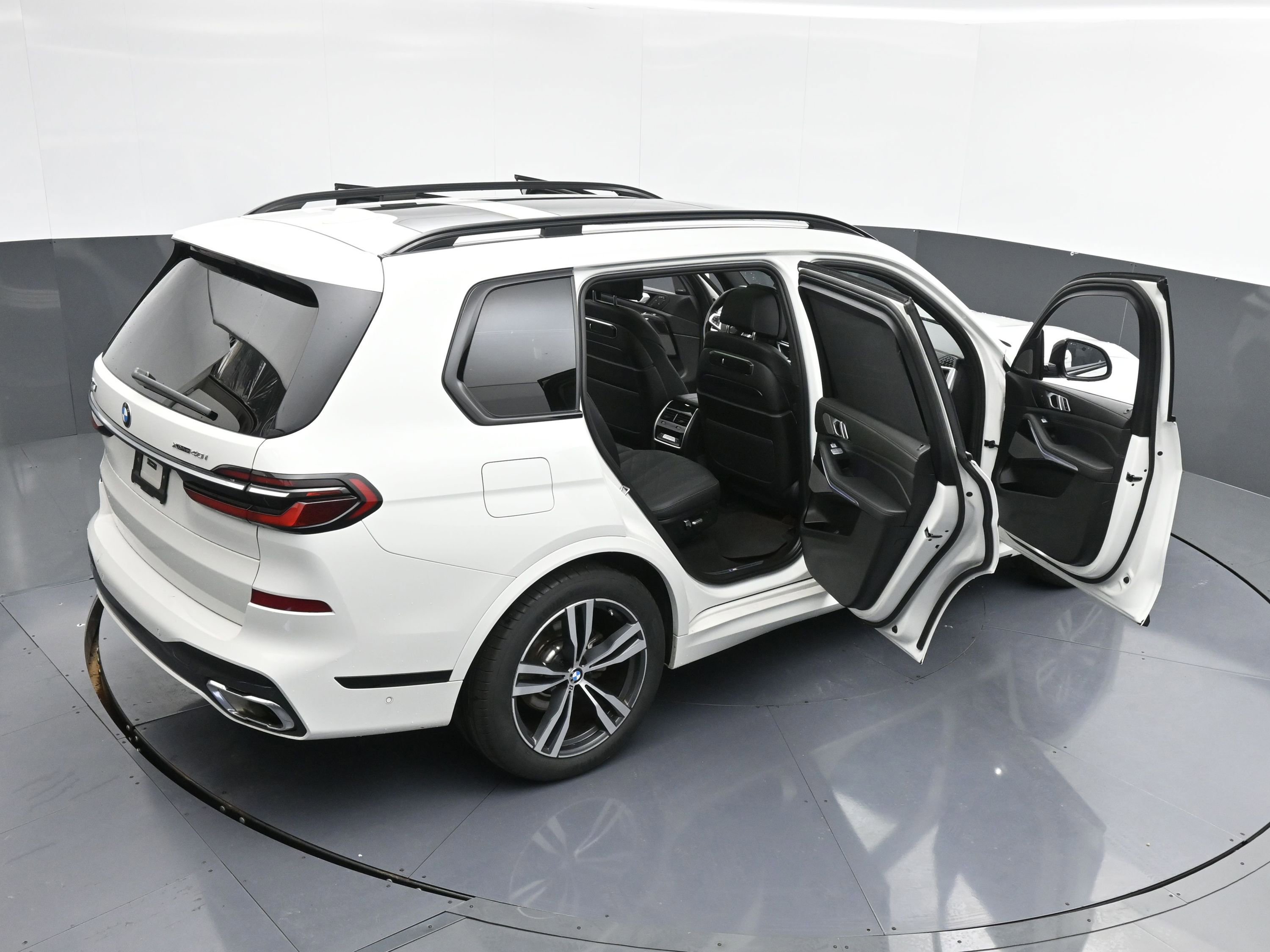 Used 2024 BMW X7 xDrive40i w/ M Sport Package image 46