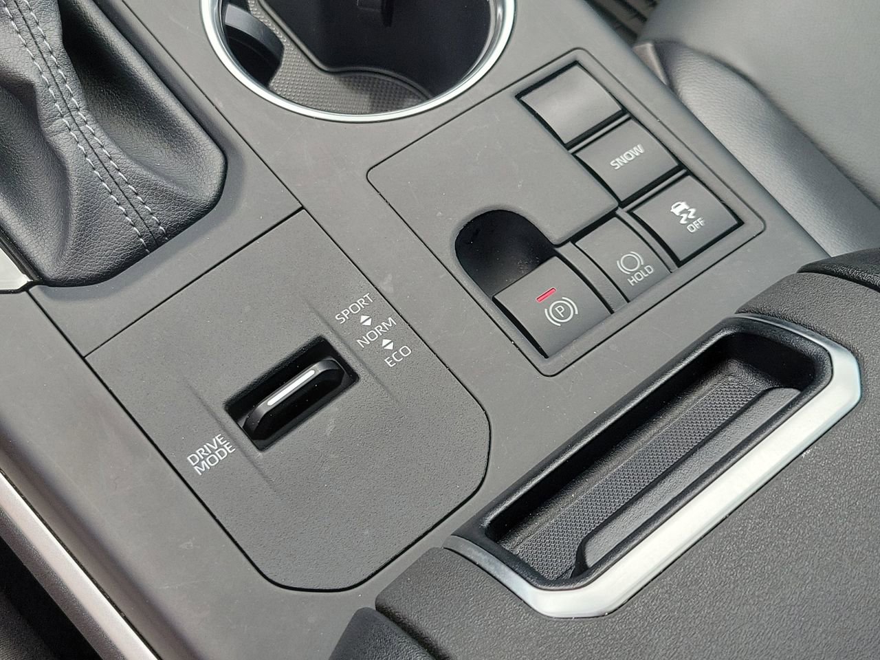 Used 2025 Toyota Highlander XLE FWD image 30