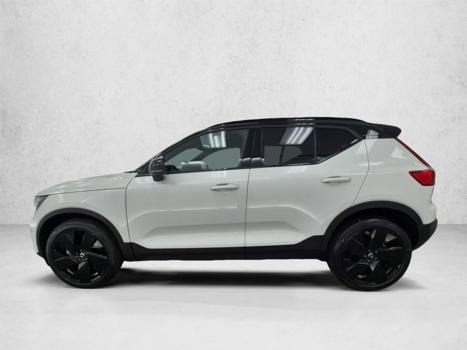 Used 2026 Volvo XC40 B5 Ultra AWD/4WD image 2