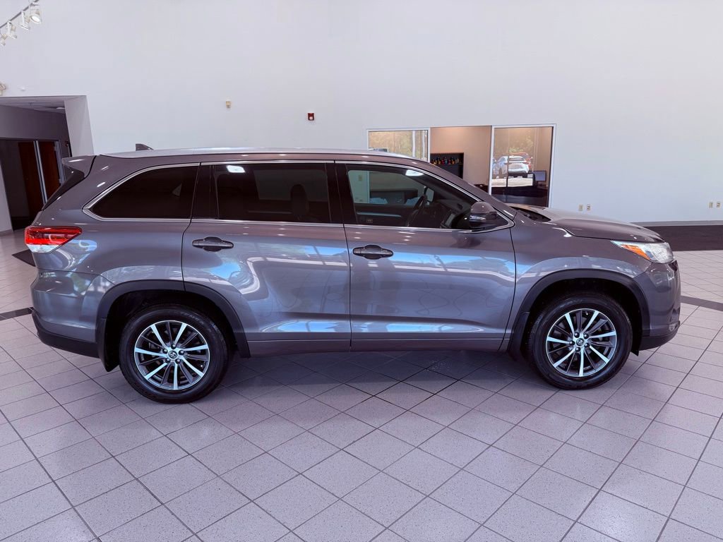 Used 2018 Toyota Highlander XLE AWD/4WD image 15