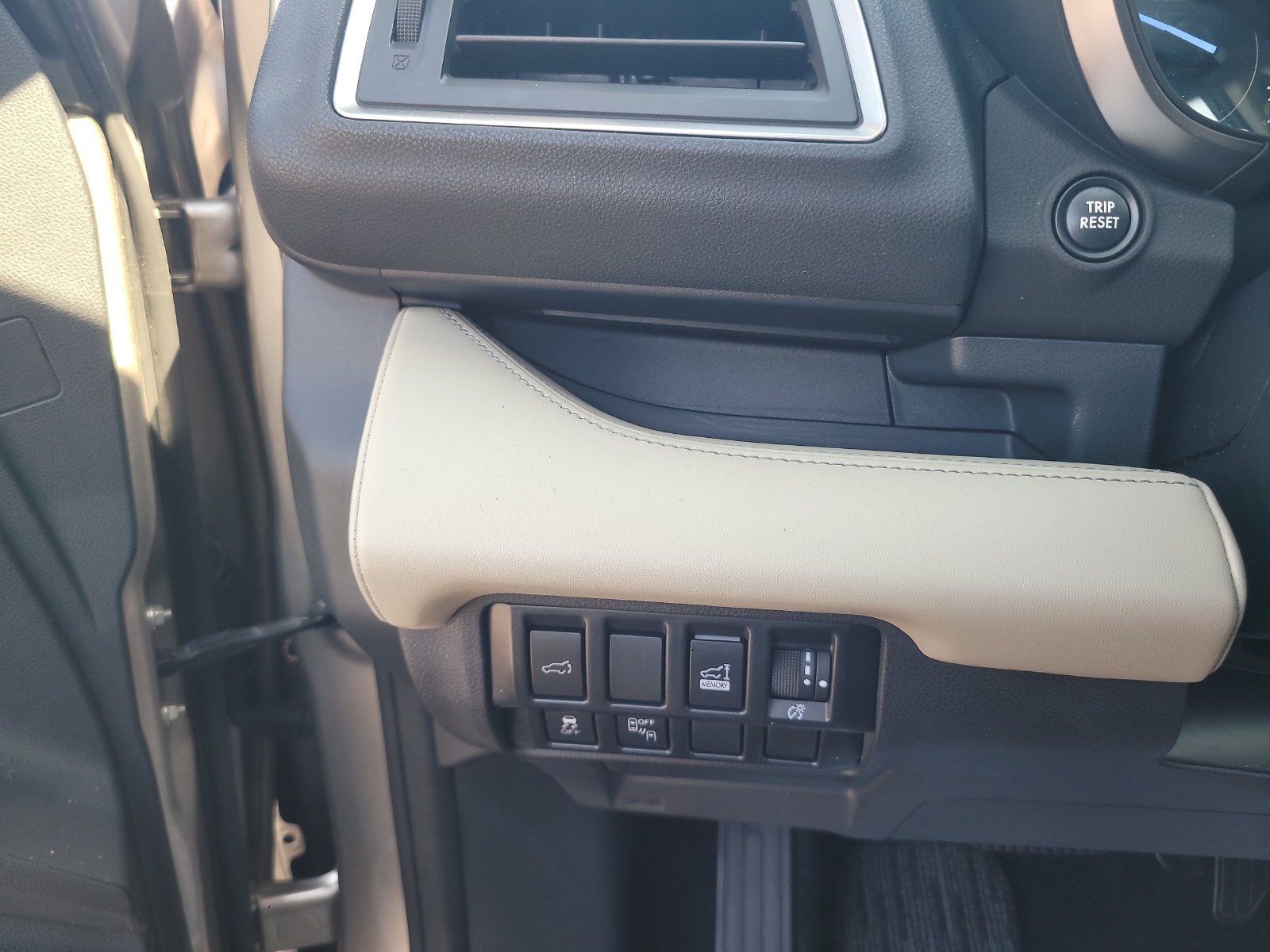 Used 2019 Subaru Ascent Limited w/ Popular Package #2 AWD/4WD image 17
