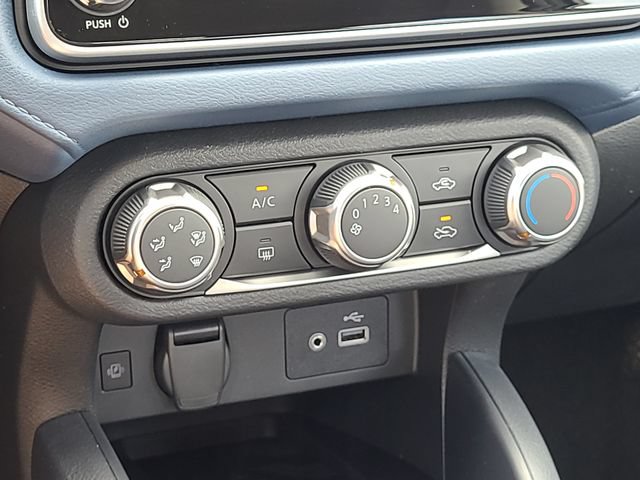 New 2025 Nissan Versa SV w/ Trunk Package FWD image 17