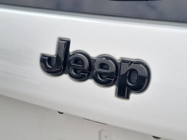 Used 2023 Jeep Cherokee Altitude Lux AWD/4WD image 9