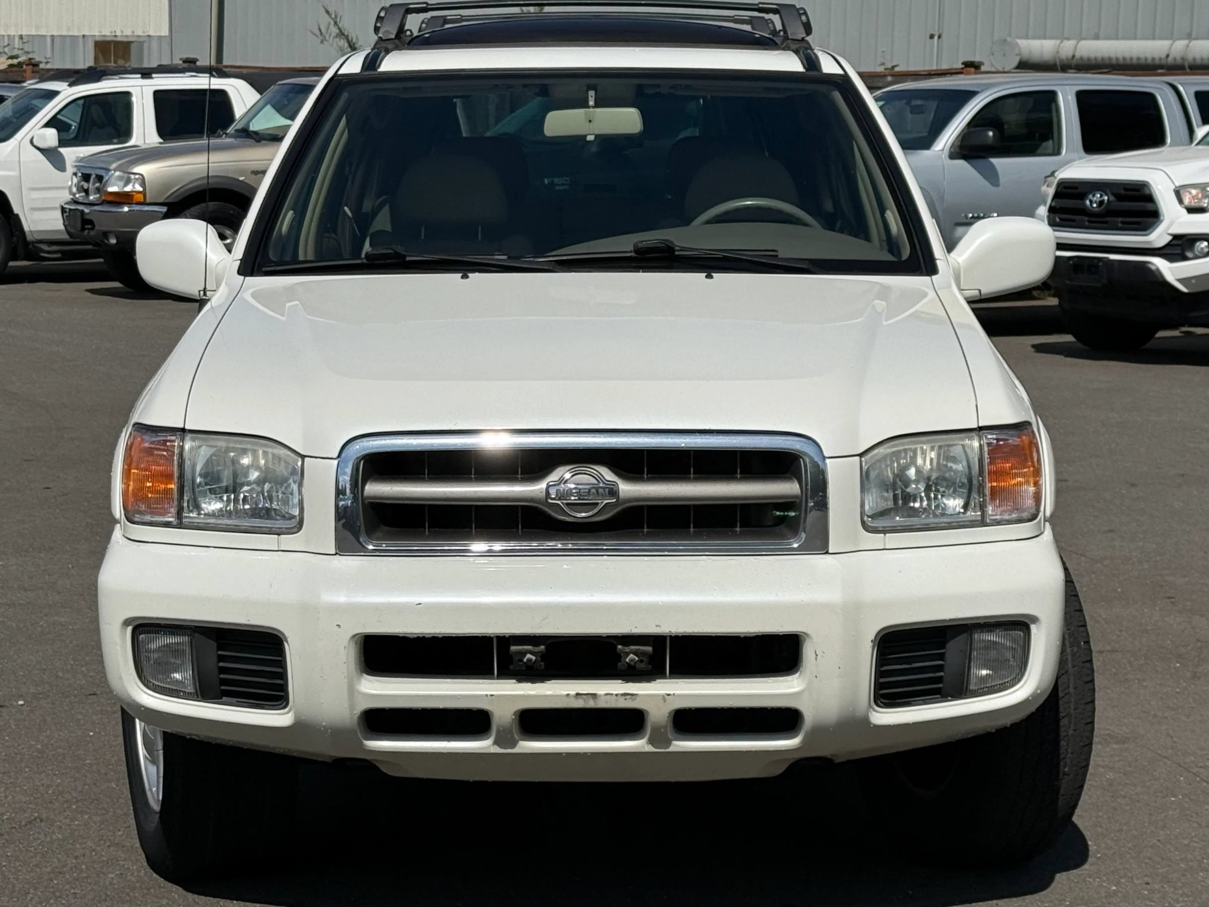 Used 2001 Nissan Pathfinder LE AWD/4WD image 2