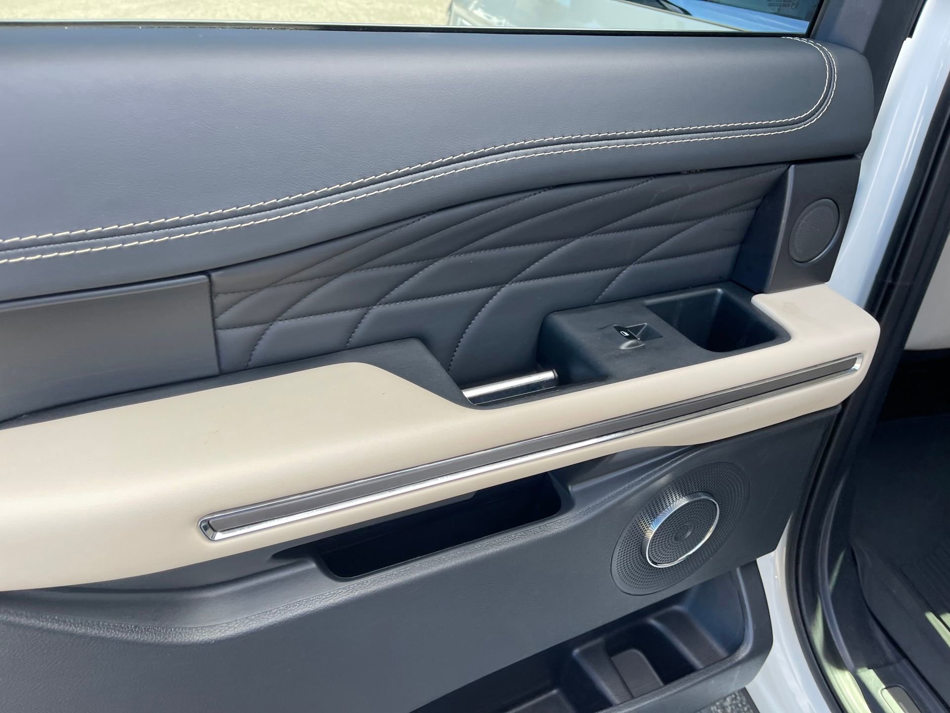 Used 2023 Ford Expedition Max Platinum image 21