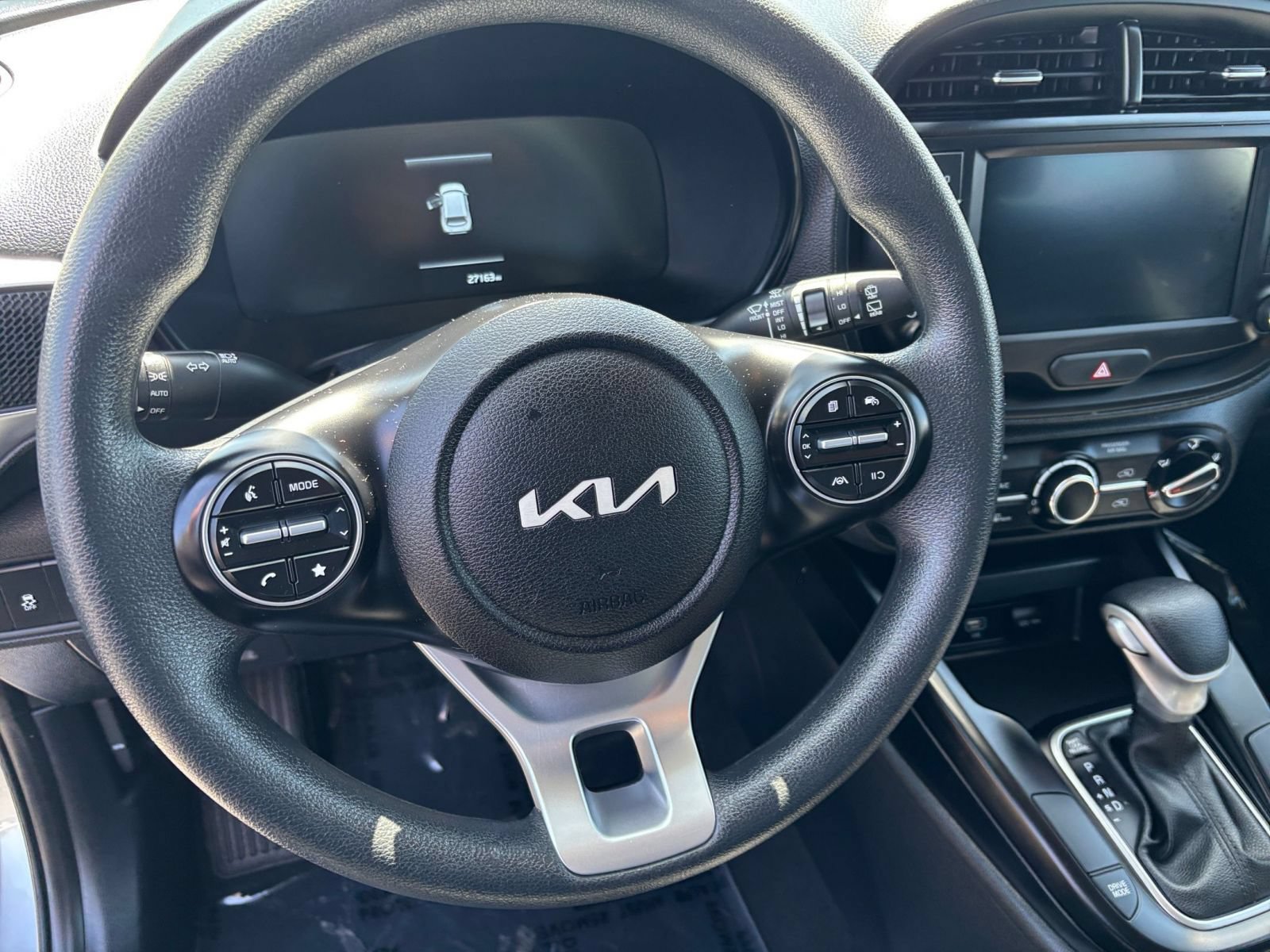 Used 2025 Kia Soul LX w/ LX Technology Package FWD image 28