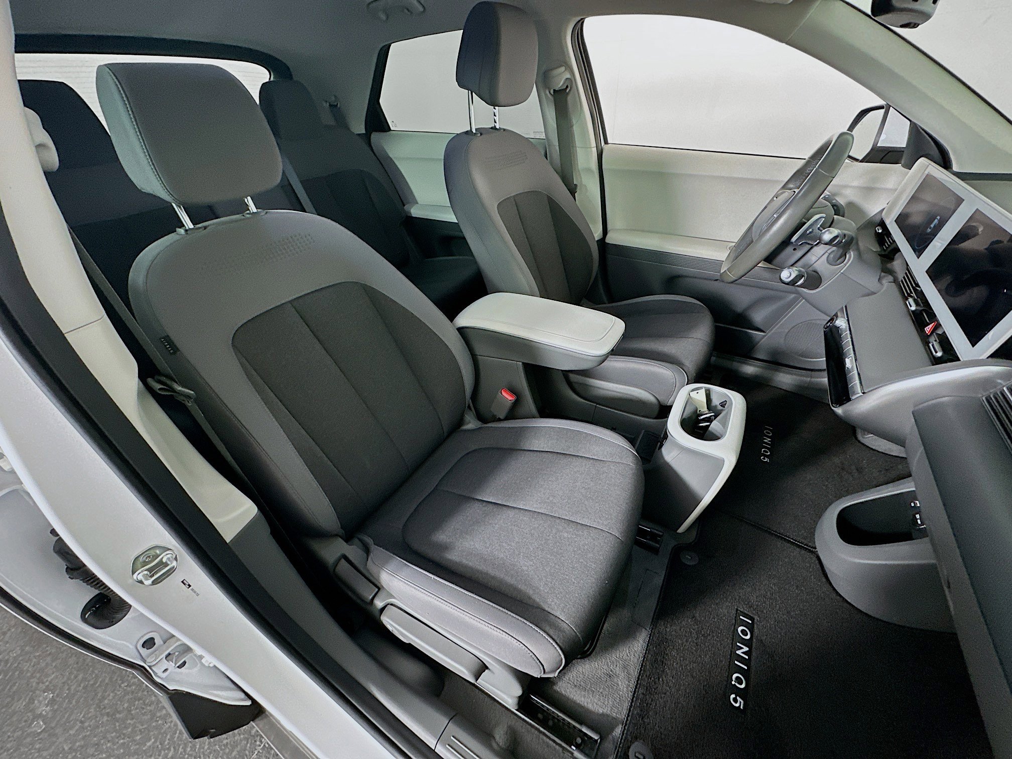 Used 2024 Hyundai Ioniq 5 SEL RWD image 31