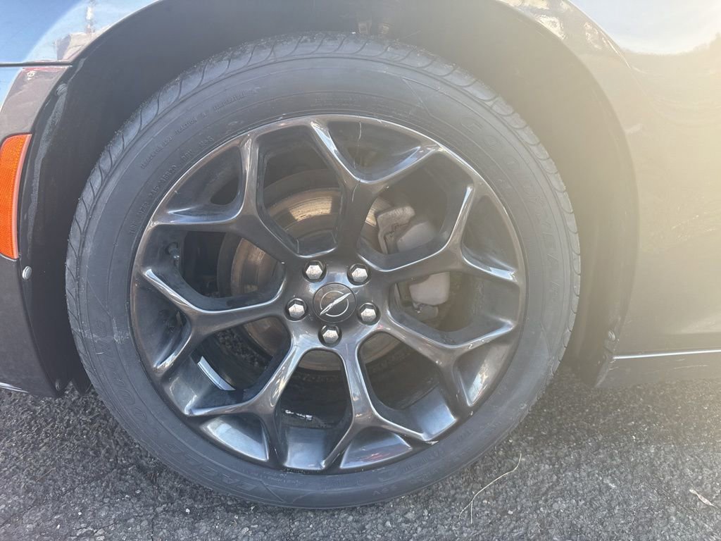 Used 2020 Chrysler 300 S RWD image 9