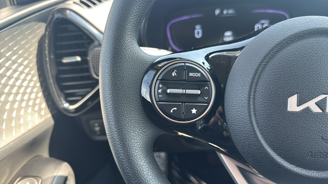 Certified 2025 Kia Soul S FWD image 31