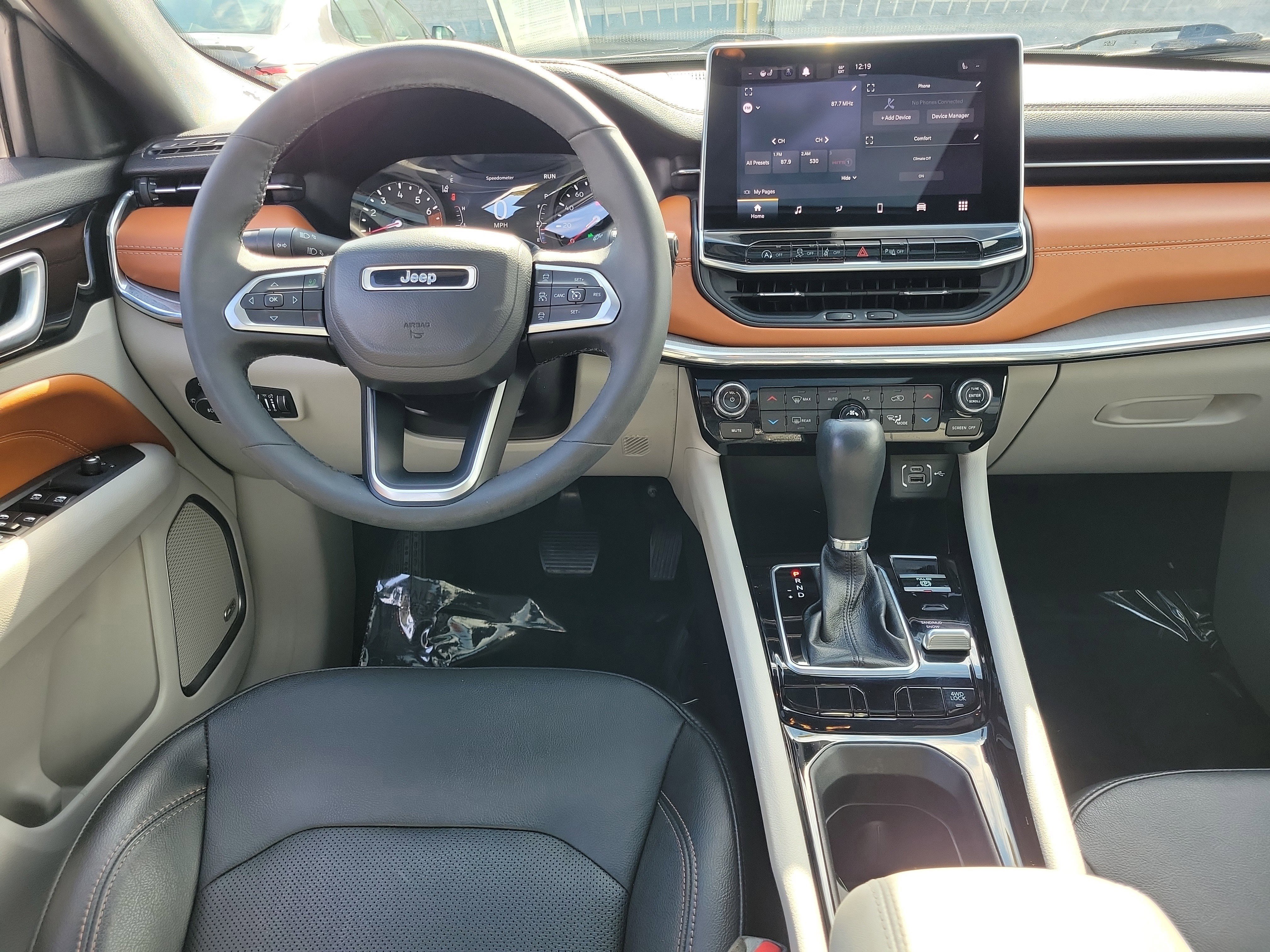 Used 2023 Jeep Compass Limited w/ Sun and Sound Group AWD/4WD image 10