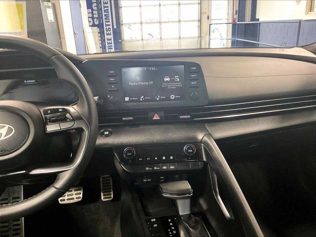 Certified 2025 Hyundai Elantra Sport FWD image 18