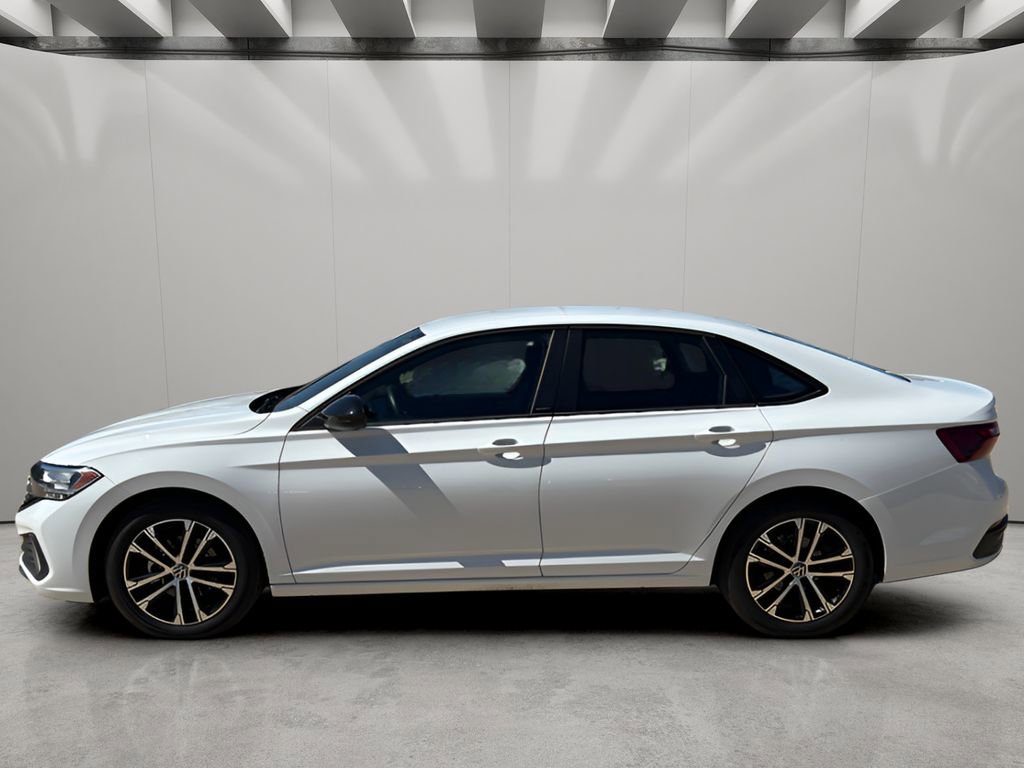 Used 2024 Volkswagen Jetta Sport image 2