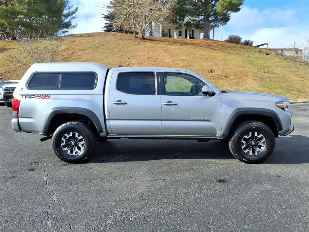 Used 2017 Toyota Tacoma TRD Off-Road image 5