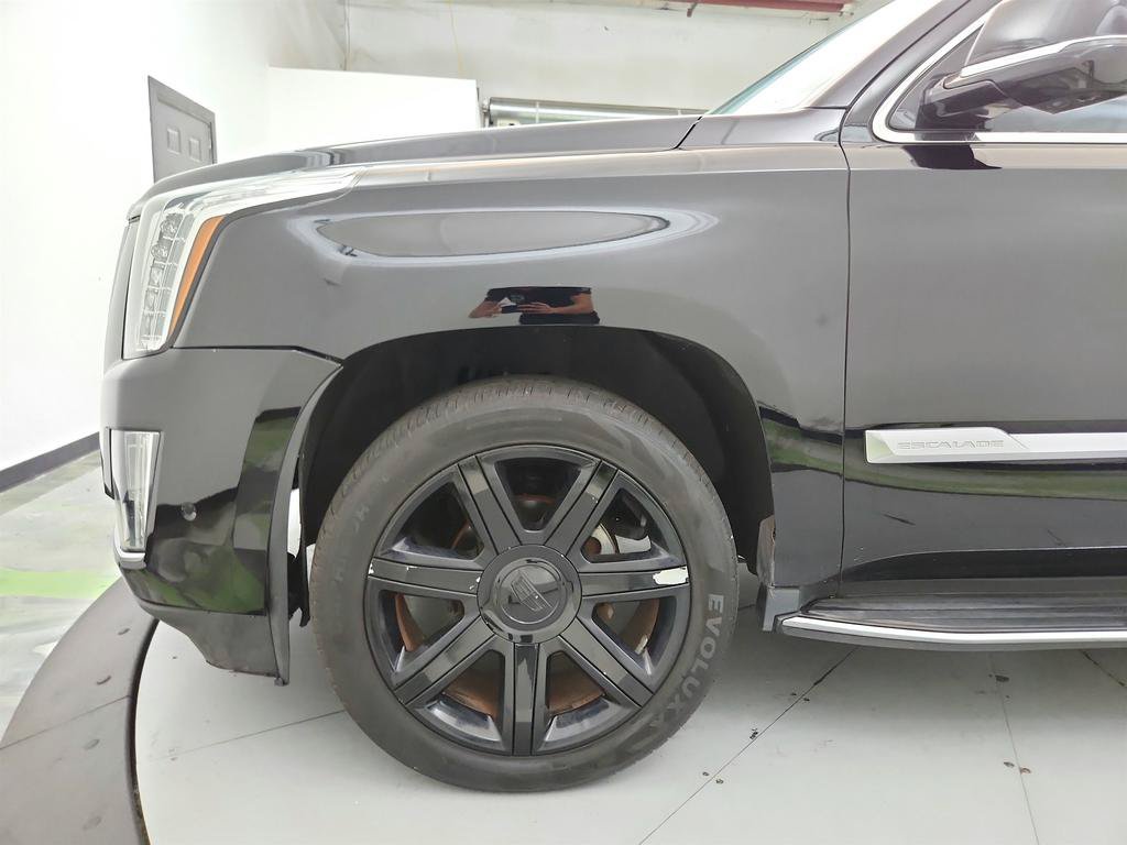 Used 2019 Cadillac Escalade Luxury AWD/4WD image 32