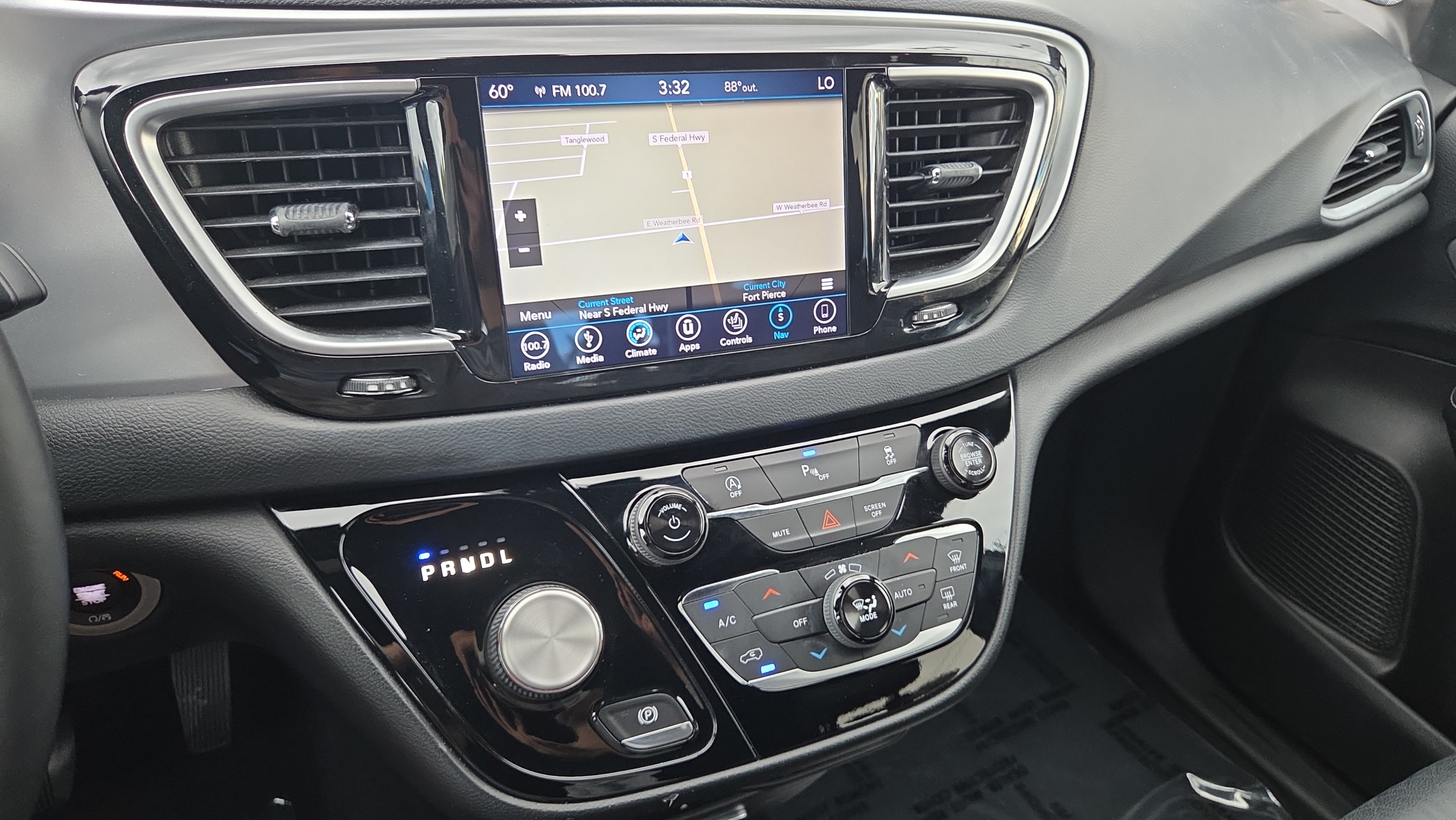 Used 2019 Chrysler Pacifica Touring-L Plus w/ S Appearance Package FWD image 22