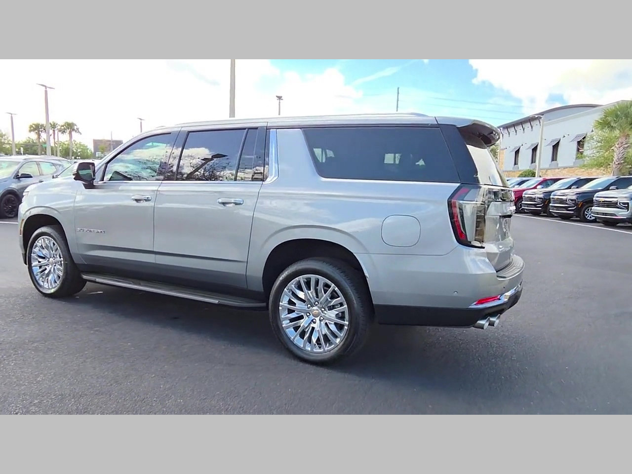 New 2026 Chevrolet Suburban Premier image 23