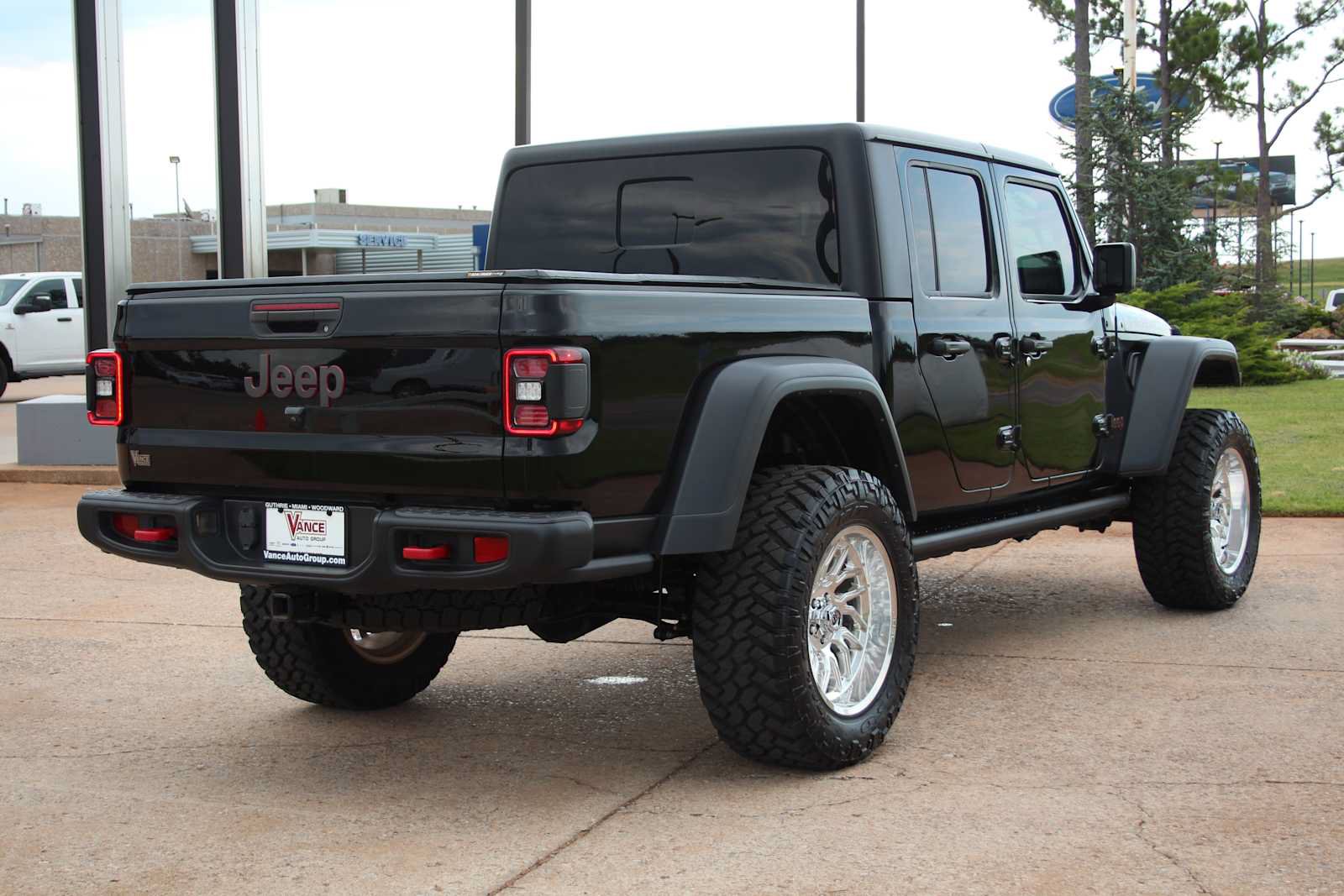 Used 2023 Jeep Gladiator Rubicon w/ LED Lighting Group AWD/4WD image 12