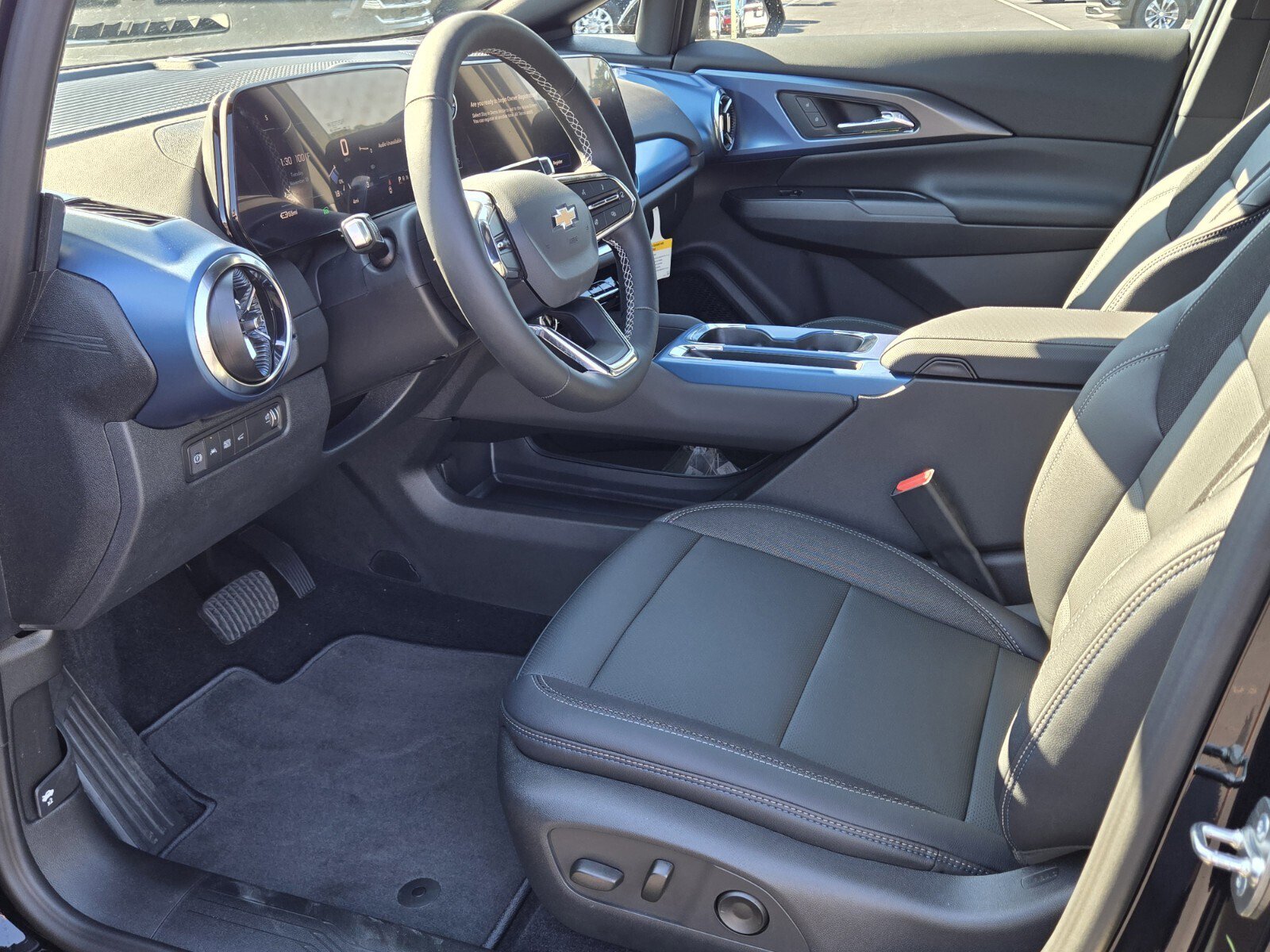 New 2026 Chevrolet Equinox EV LT image 6