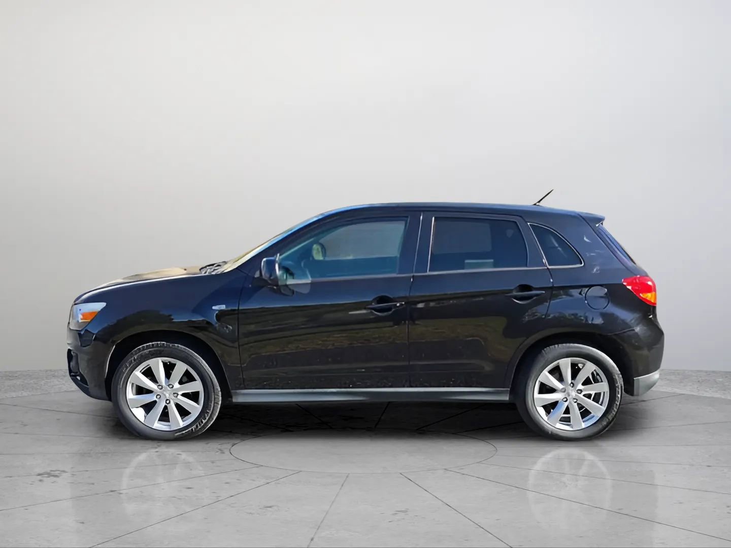 Used 2013 Mitsubishi Outlander Sport ES image 2