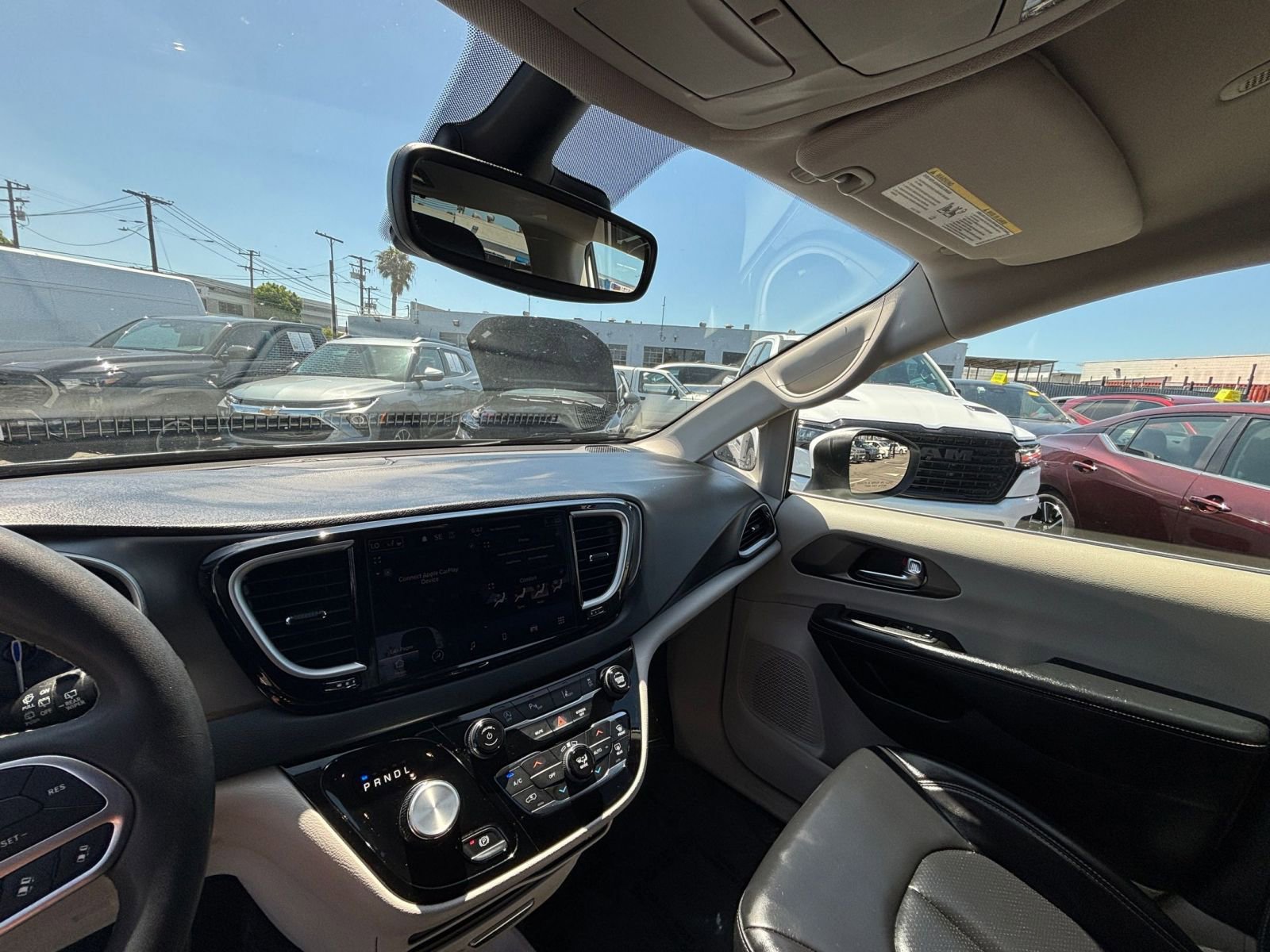Used 2023 Chrysler Pacifica Touring-L FWD image 37