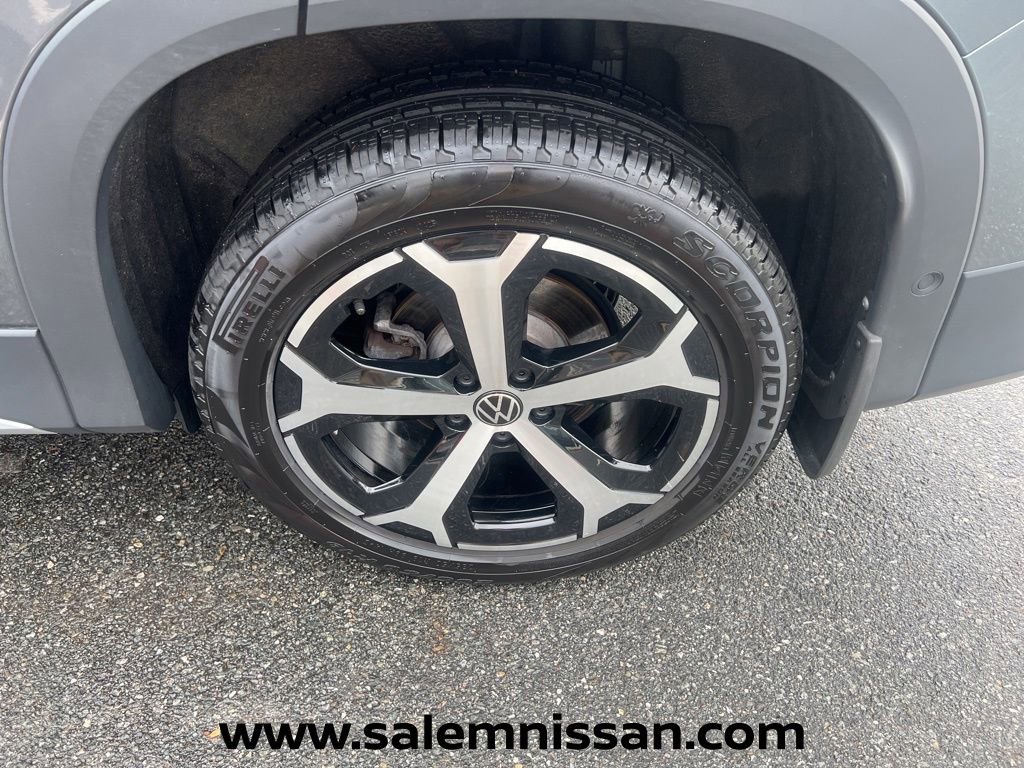 Used 2025 Volkswagen Tiguan SE AWD/4WD image 18