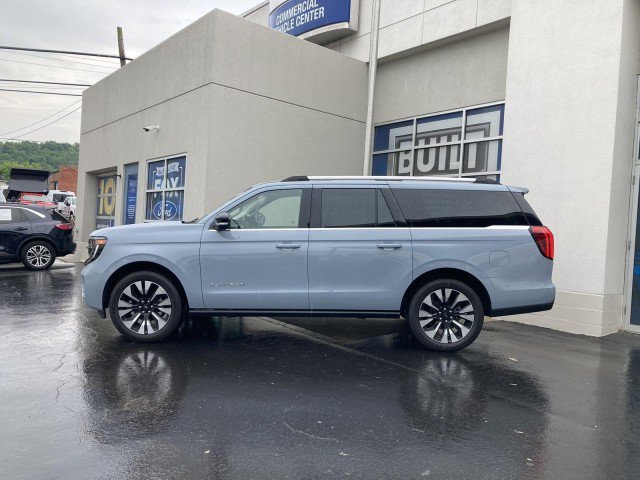 Certified 2025 Ford Expedition Max Platinum w/ Driver's Package AWD/4WD image 4