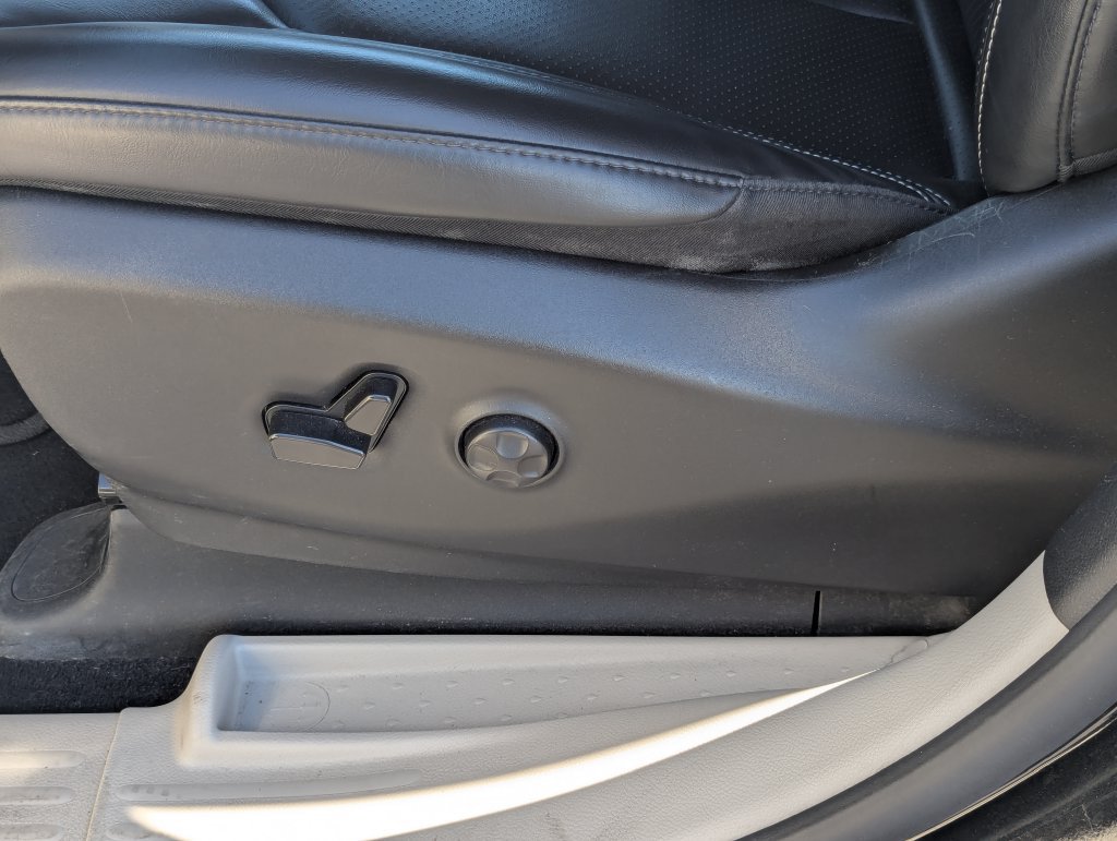 Used 2023 Chrysler Pacifica Touring-L FWD image 16