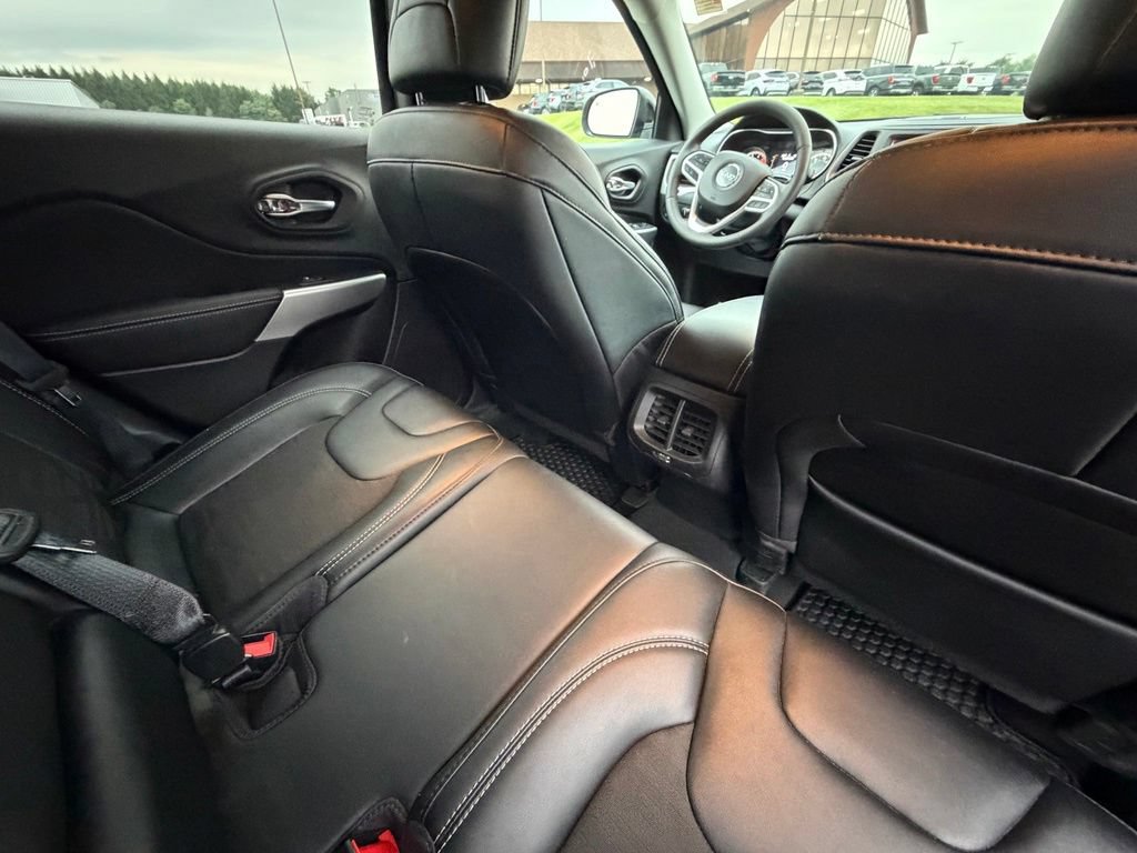 Used 2022 Jeep Cherokee Latitude AWD/4WD image 41