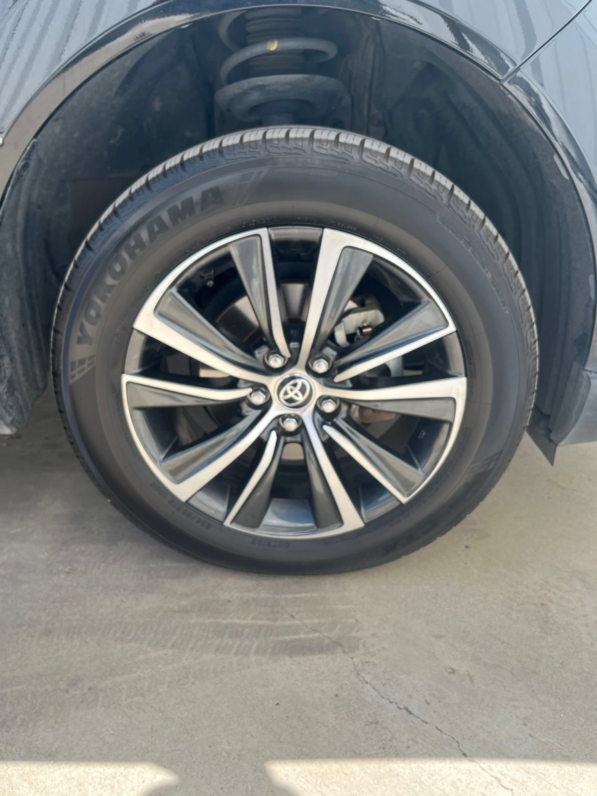 Used 2024 Toyota Venza LE AWD/4WD image 27