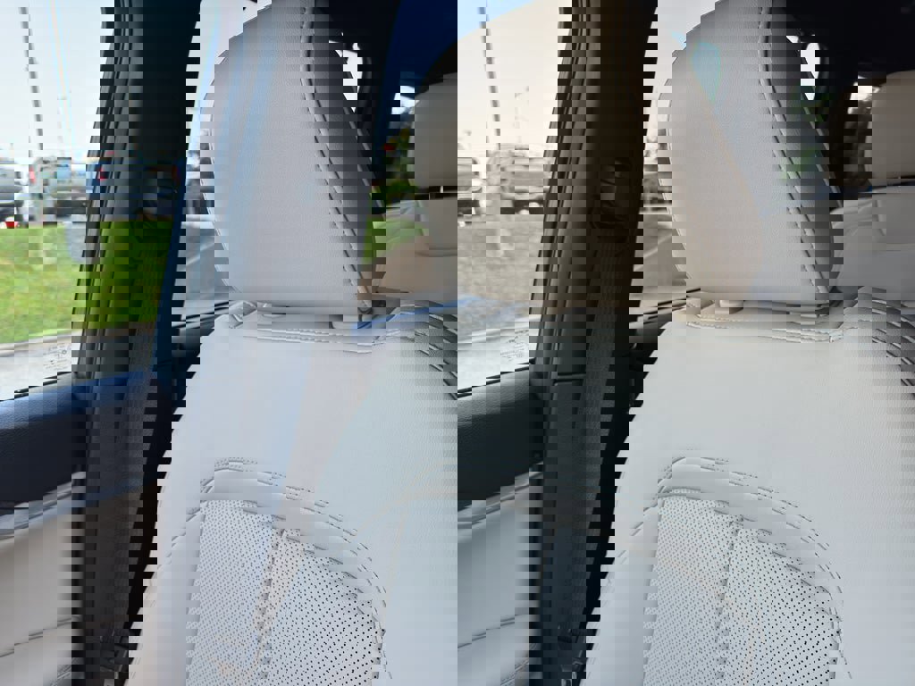 New 2025 Jeep Grand Cherokee L Limited w/ Luxury Tech Group II image 24