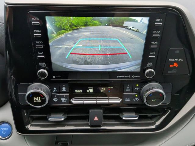 Used 2022 Toyota Highlander LE AWD/4WD image 24