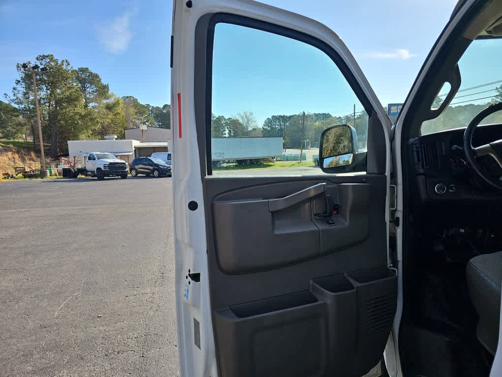 Used 2017 Chevrolet Express 2500 image 15