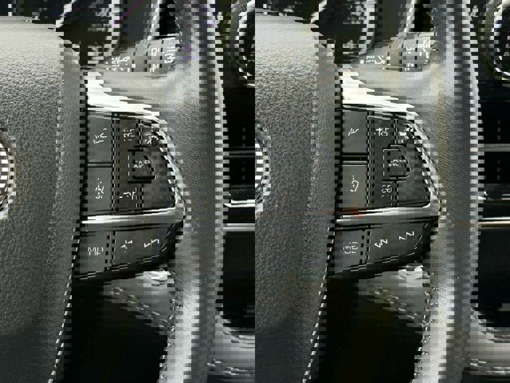 Used 2021 Toyota Highlander XLE image 21