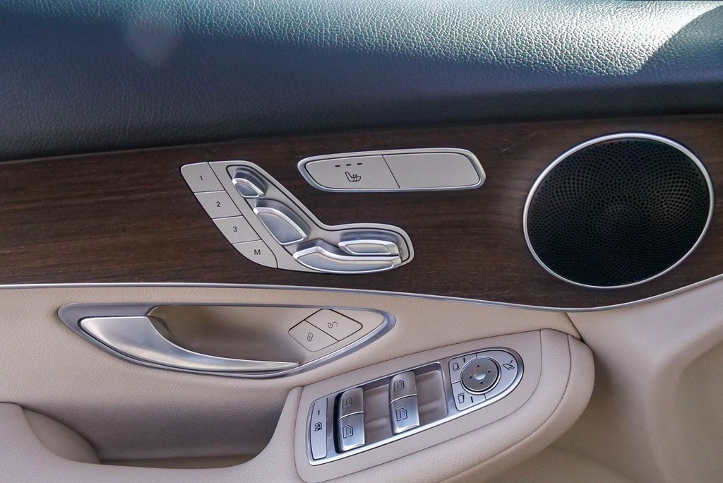 Used 2020 Mercedes-Benz GLC 300 image 19