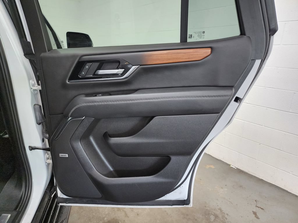 Used 2025 GMC Yukon Denali AWD/4WD image 33