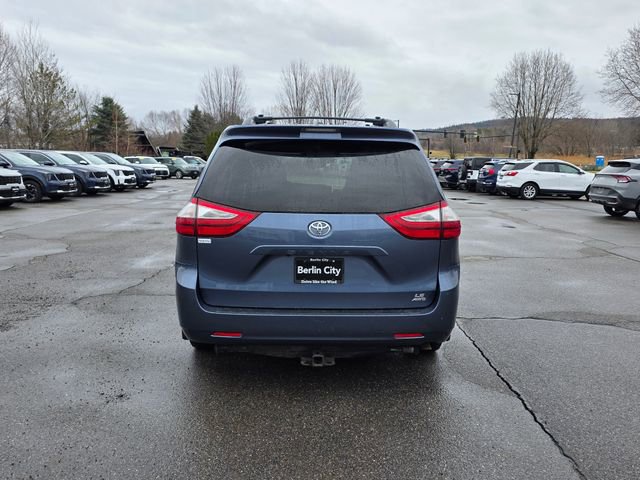 Used 2017 Toyota Sienna LE image 7