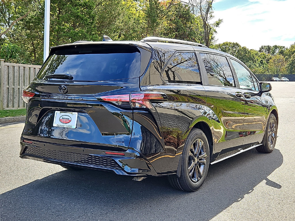 New 2026 Toyota Sienna XSE AWD/4WD image 4