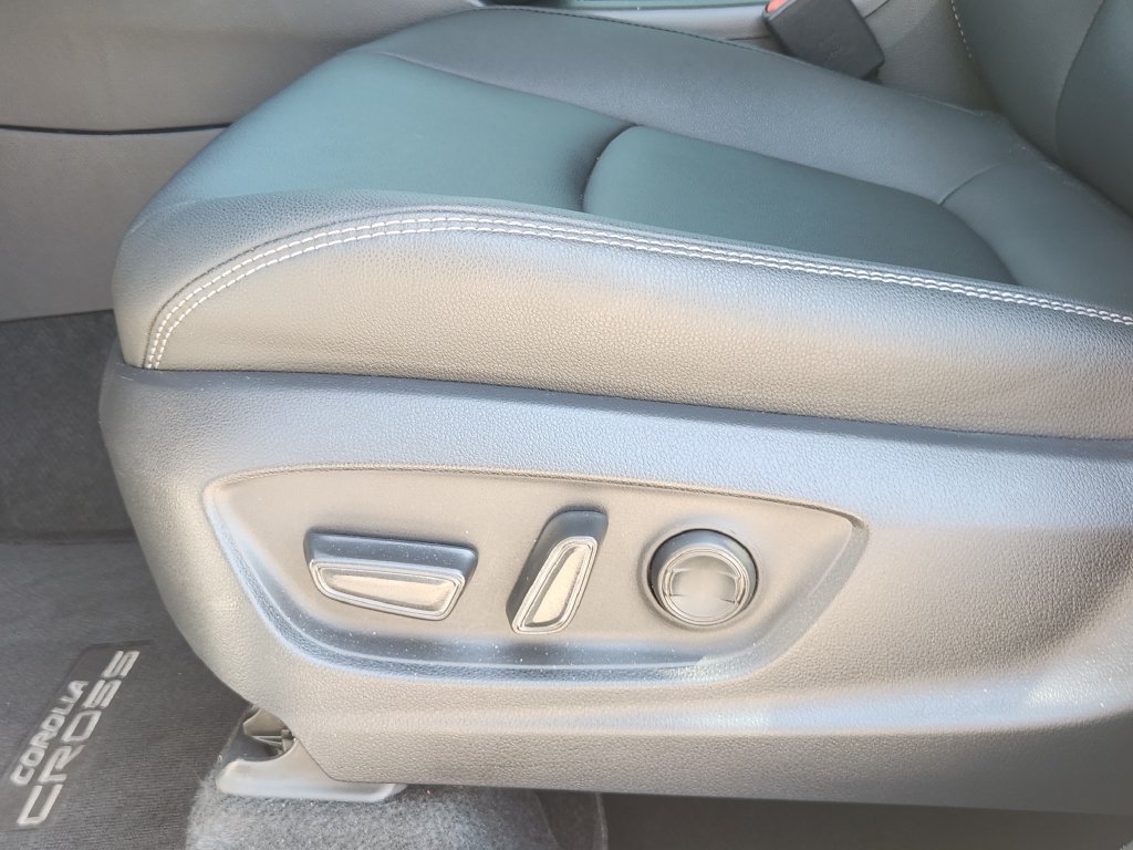 Certified 2026 Toyota Corolla Cross XLE w/ Convenience Package FWD image 17