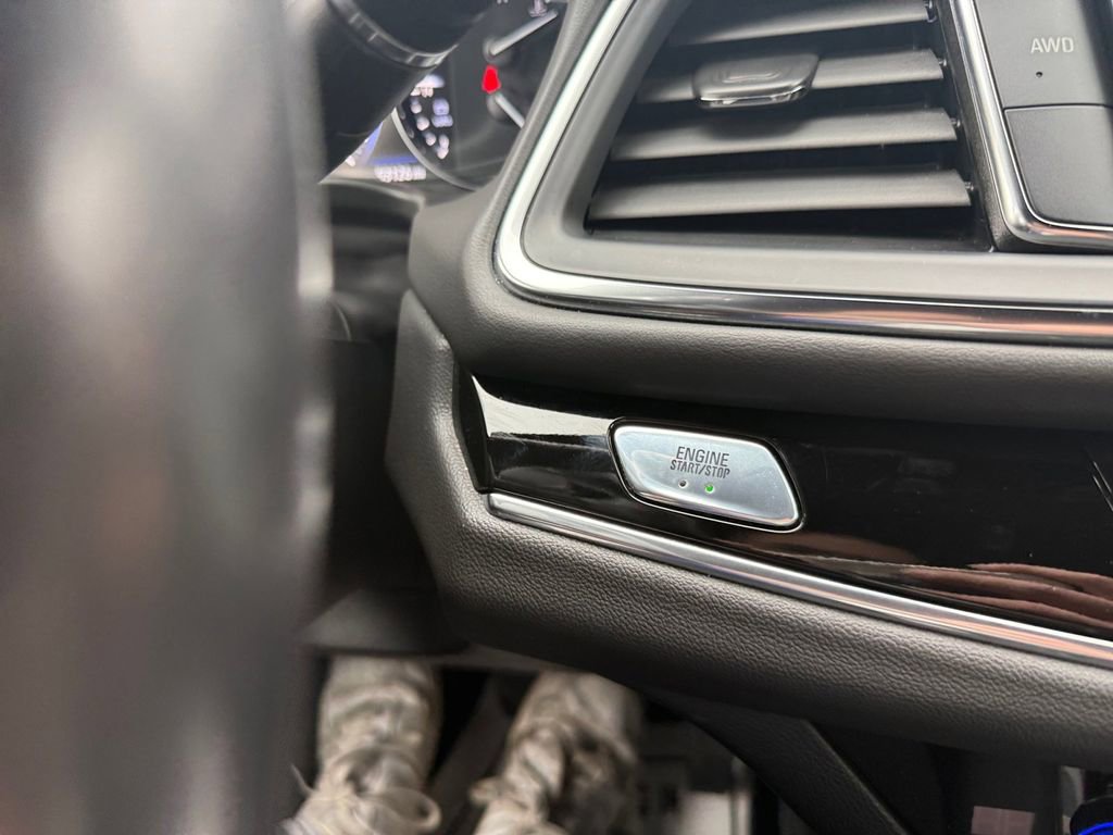 Used 2023 Buick Enclave Avenir image 29