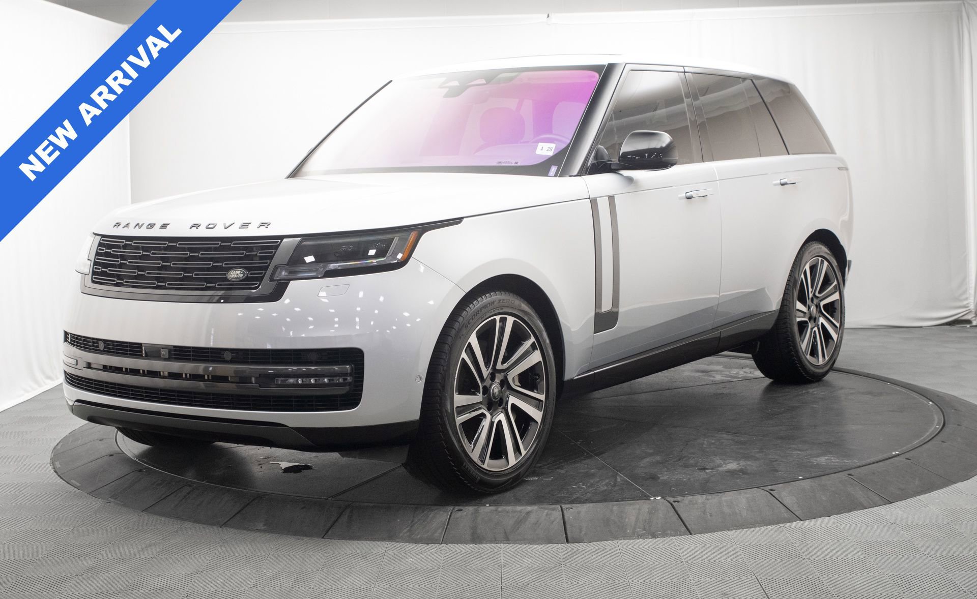 Used 2023 Land Rover Range Rover SE image 7