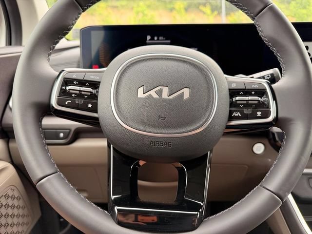 New 2026 Kia Carnival EX FWD image 11