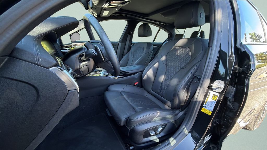 Used 2023 BMW 530i w/ Convenience Package image 5