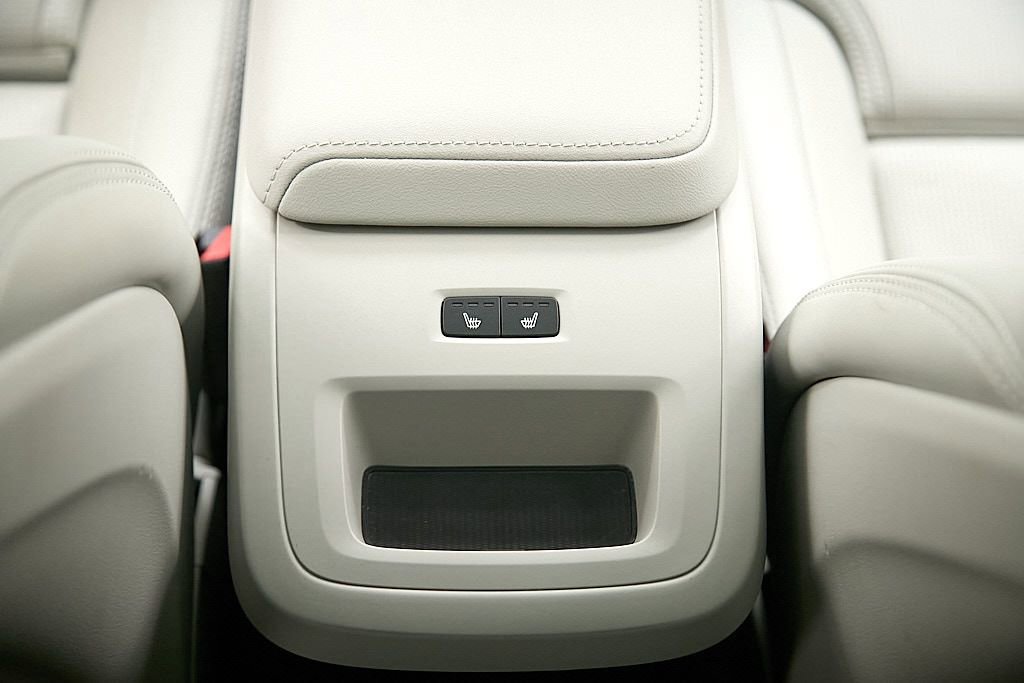 Certified 2024 Volvo XC60 T8 Ultimate w/ Protection Package Premier image 24